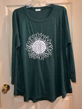 Long-Sleeve Forest Green Tee with White Sunflower Graphic by Lizzy